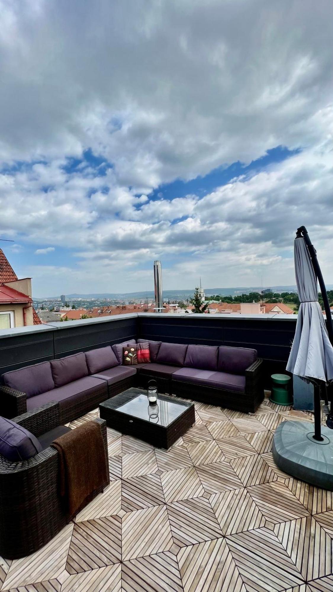 Apartman Se Saunou A Terasou S Vyhledem Na Бърно Екстериор снимка