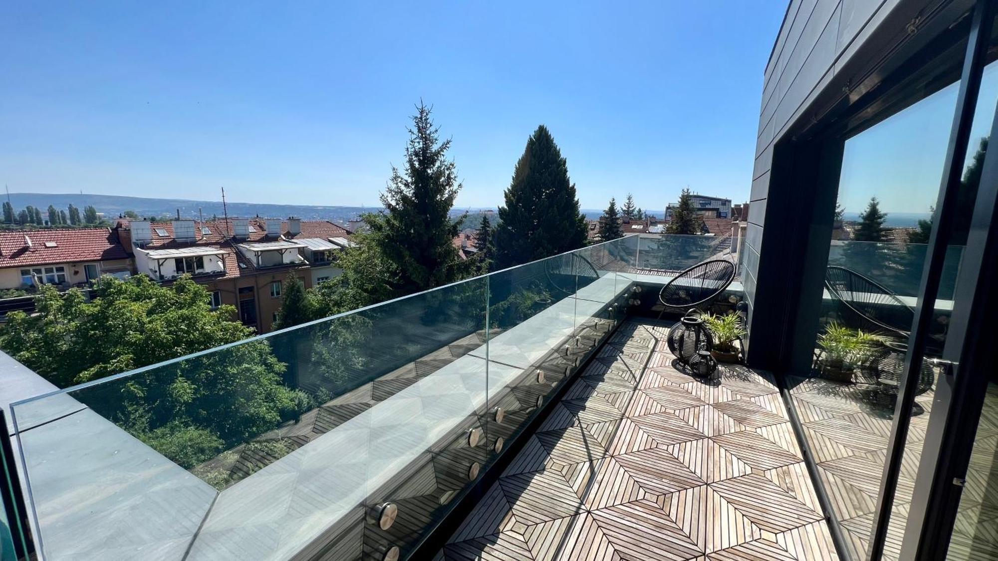 Apartman Se Saunou A Terasou S Vyhledem Na Бърно Екстериор снимка